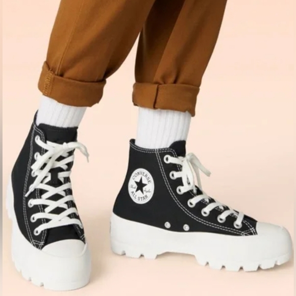 Converse Chuck Taylor All Star High Lugged 'Black' Sneakers Size 8 Like New/Box - Picture 1 of 11